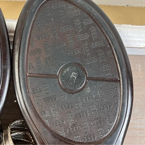 Italian Shoemaker Made In Italy Women’s Leather Studded Sandals Sz 9 - Picture 7 of 7